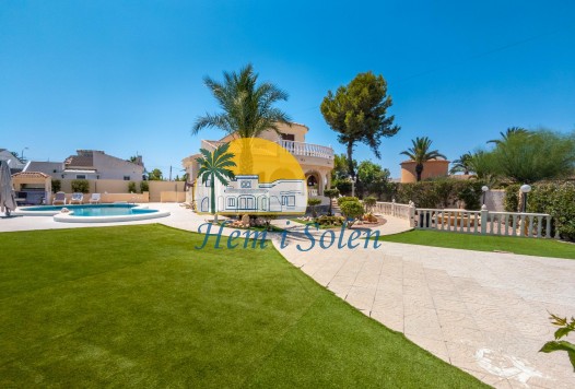 Återförsäljning - Villa -
Torrevieja - La Siesta - El Salado - Torreta
