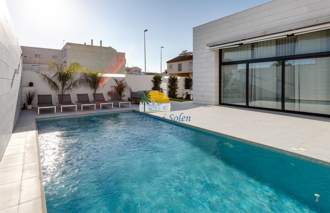 Nybyggd - Villa -
Pilar de la Horadada