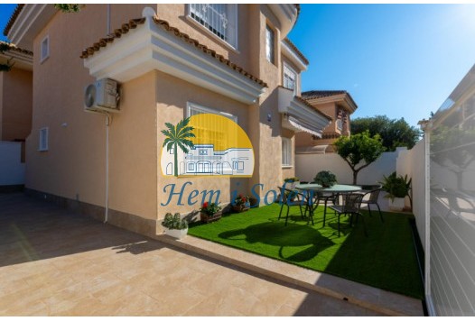 Resale - Villa -
Punta Prima - Costa Blanca