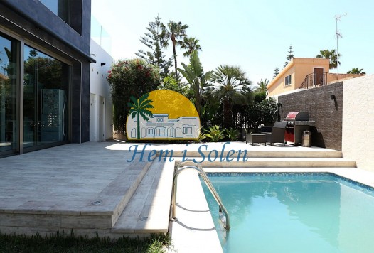 Resale - Villa -
Torrevieja - Torreblanca