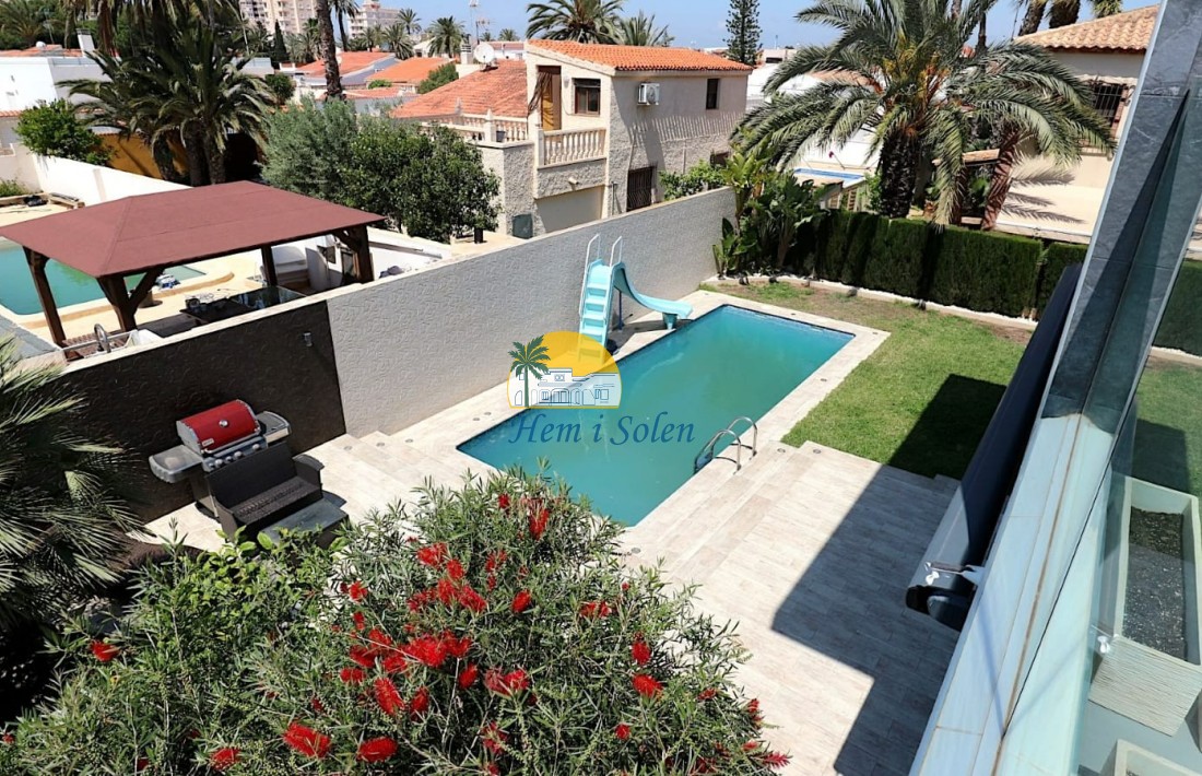 Resale - Villa -
Torrevieja - Torreblanca