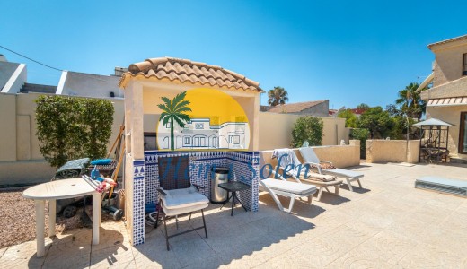 Återförsäljning - Villa -
Torrevieja - La Siesta - El Salado - Torreta