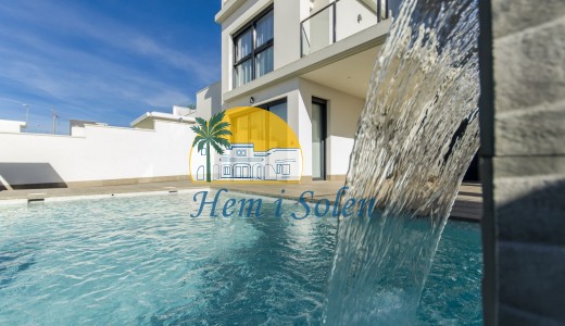Nueva construcción  - Villa -
San Miguel de Salinas - Cerro del Sol
