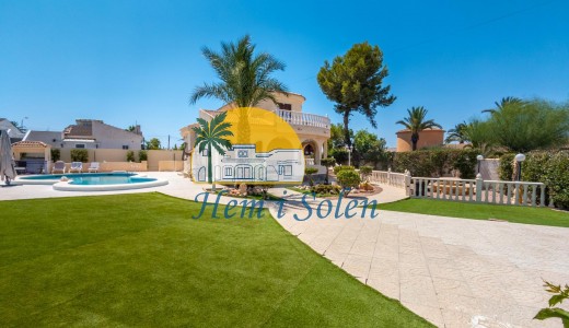 Återförsäljning - Villa -
Torrevieja - La Siesta - El Salado - Torreta