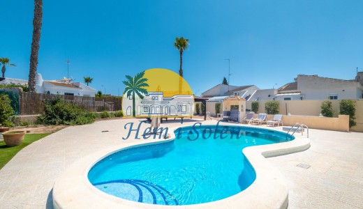 Återförsäljning - Villa -
Torrevieja - La Siesta - El Salado - Torreta