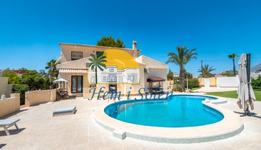 Återförsäljning - Villa -
Torrevieja - La Siesta - El Salado - Torreta