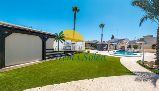 Återförsäljning - Villa -
Torrevieja - La Siesta - El Salado - Torreta